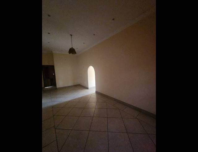 5 BEDROOM HOUSE FOR SALE IN LAUDIUM